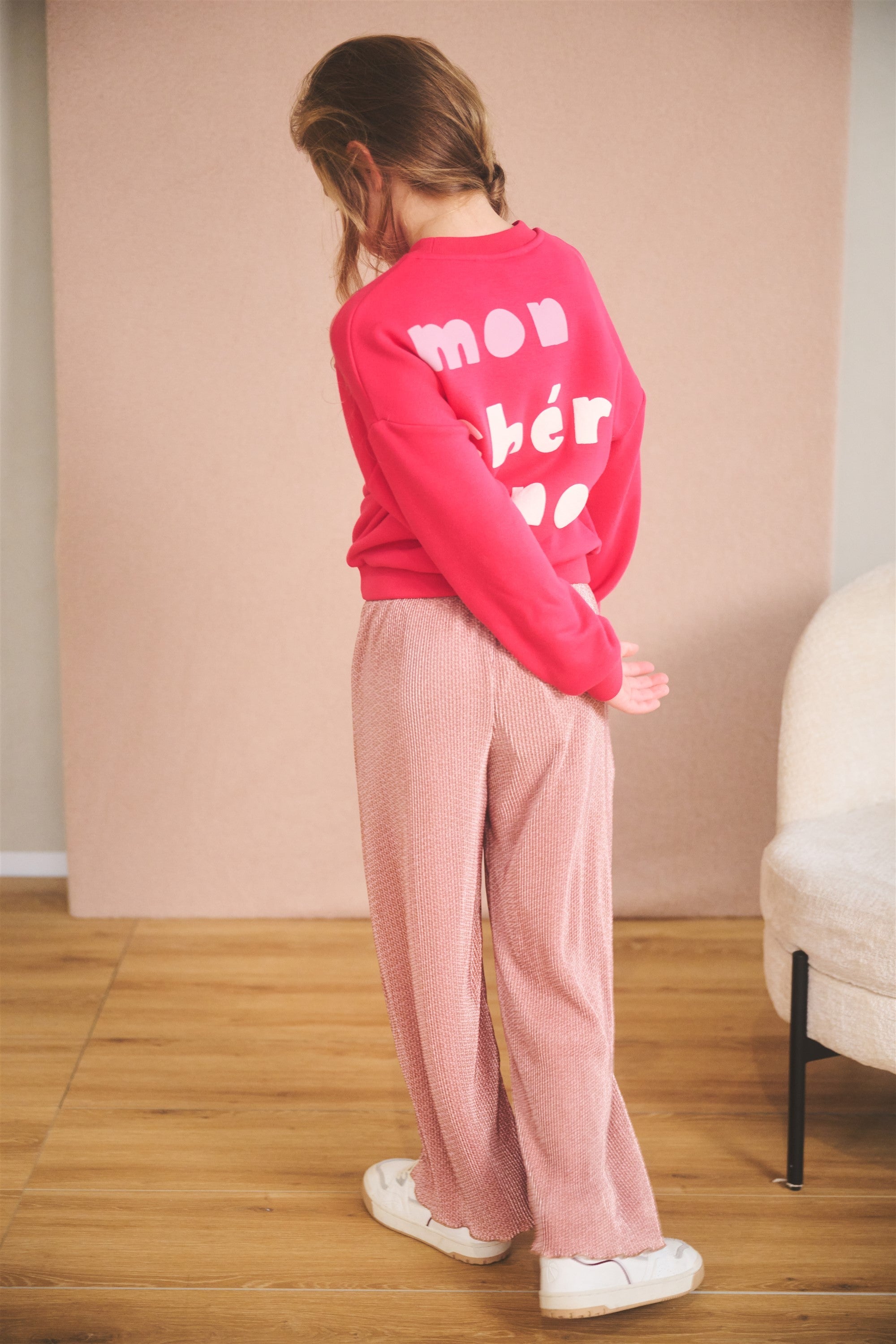 Meisjes Konono logo sweater in soft furry sweat van NoNo in de kleur Azalea Pink in maat 134-140.