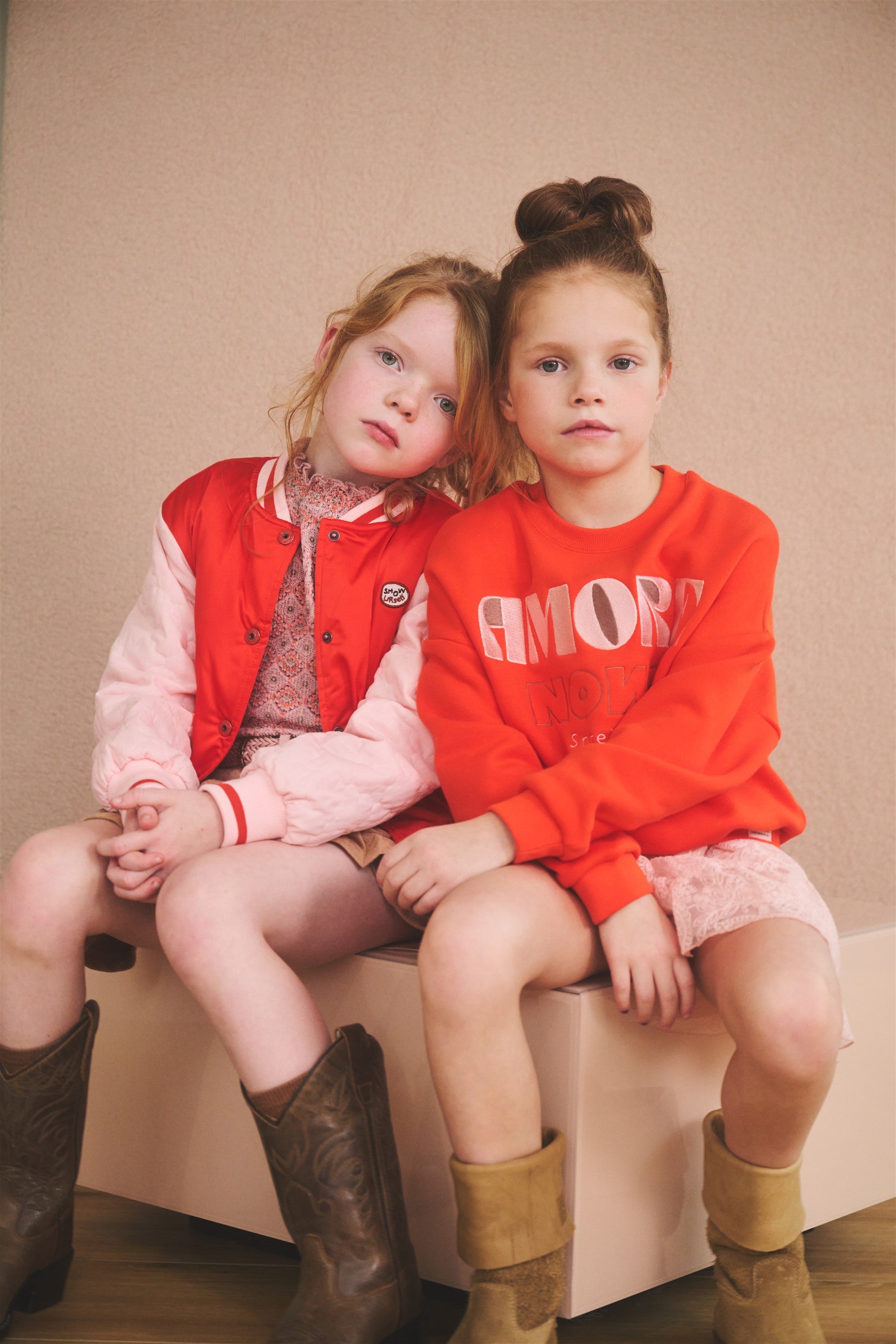 Meisjes Konono logo sweater in soft furry sweat van NoNo in de kleur Flame Red in maat 134-140.