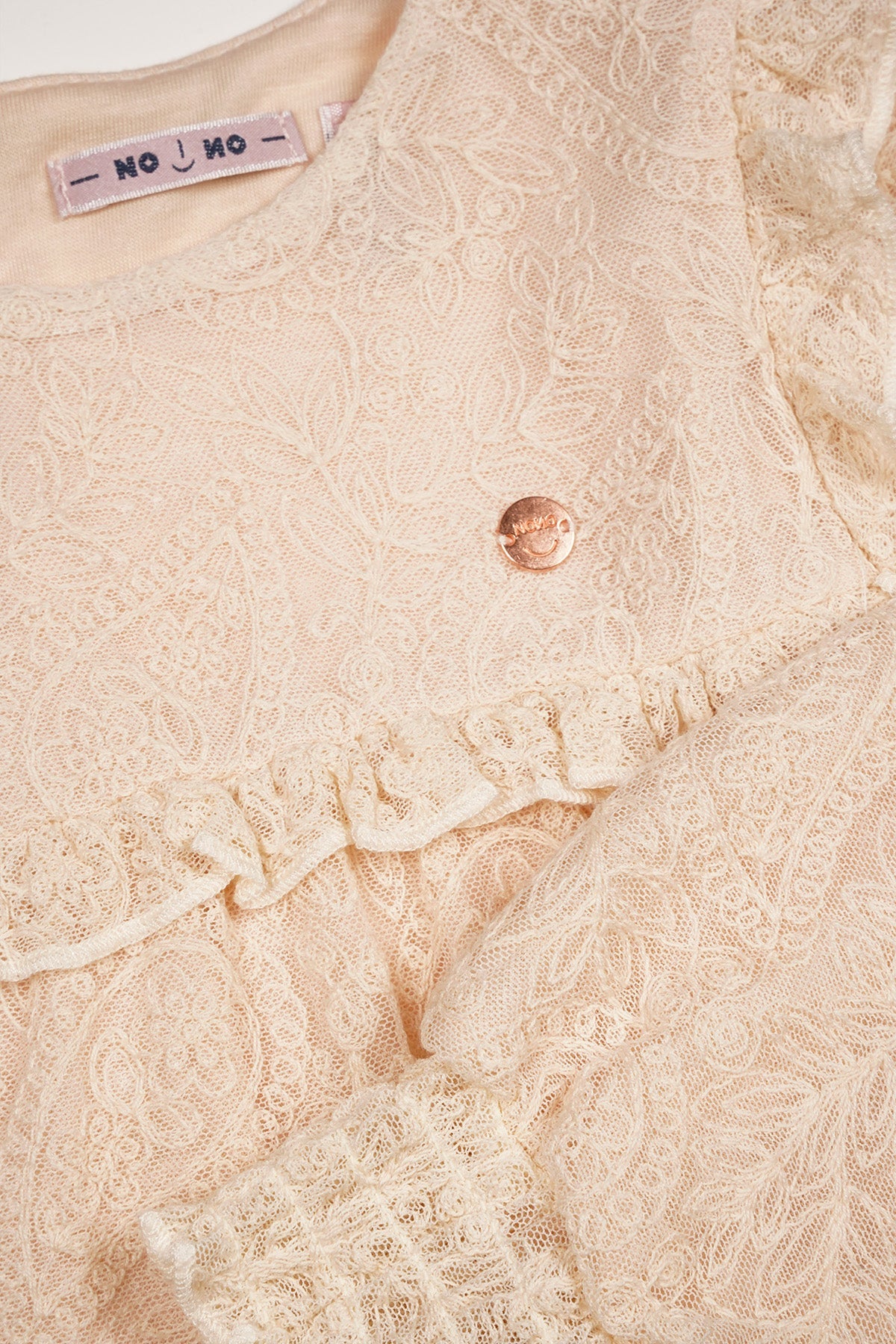 Meisjes Tirzy embroidered mesh blouse van NoNo in de kleur Pearled Ivory in maat 134-140.