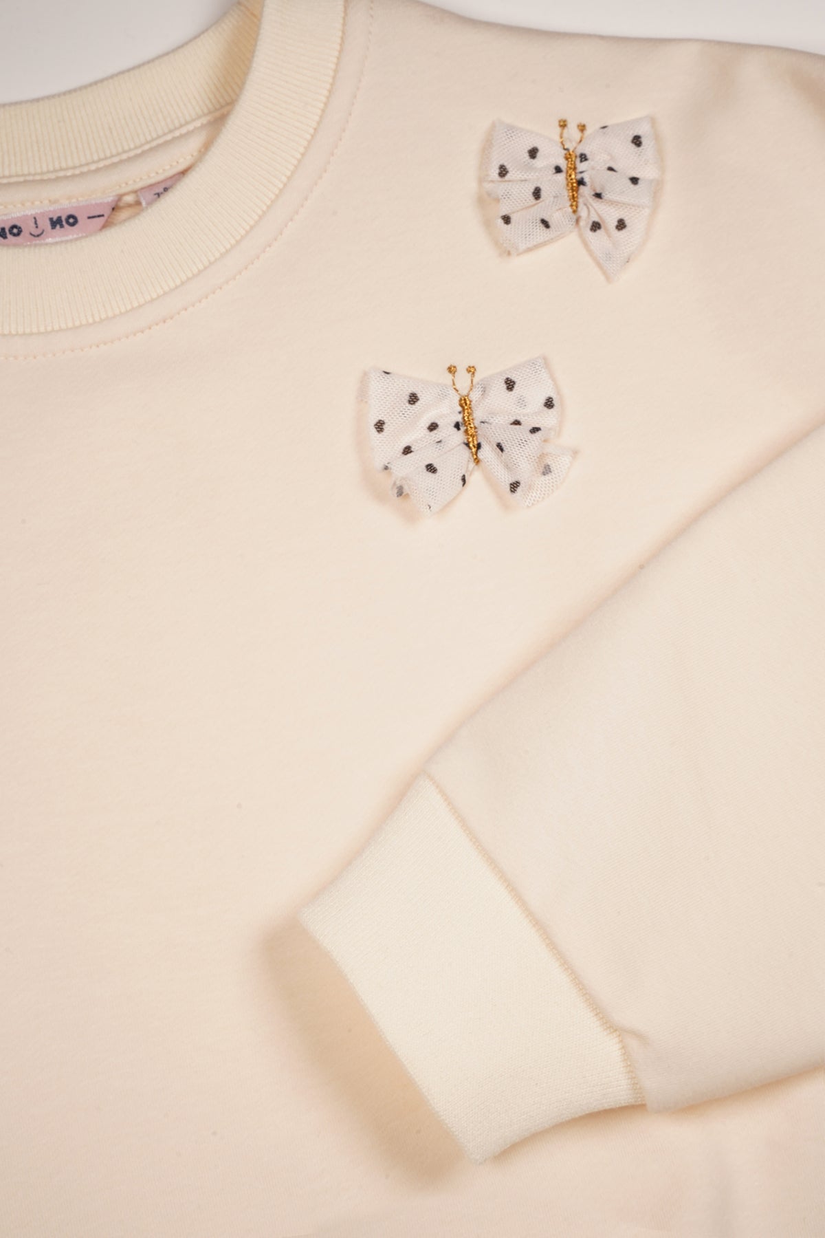 Meisjes Kimas sweater with embroidery at chest van NoNo in de kleur Pearled Ivory in maat 134-140.