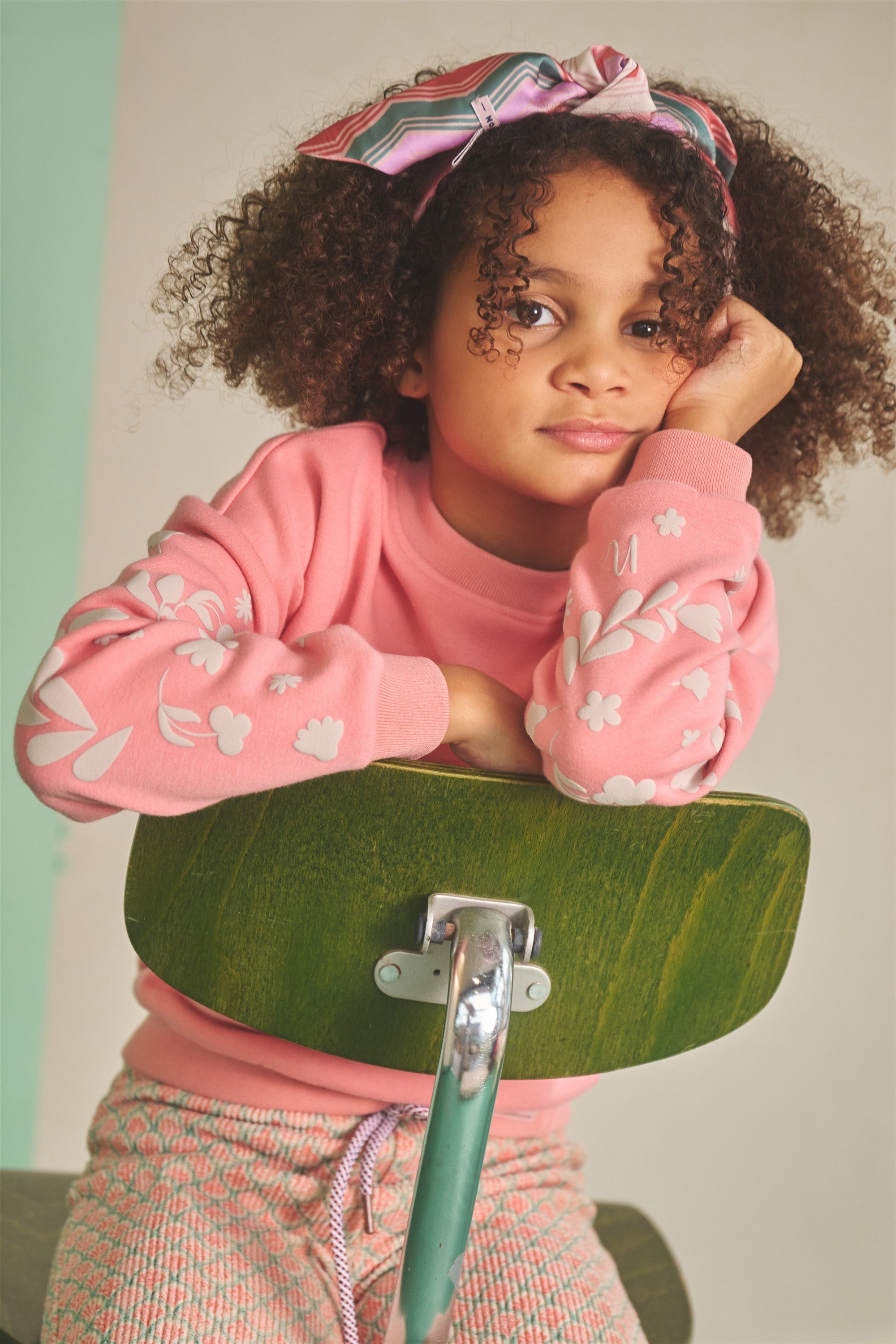 Meisjes Konono Furry Sweat with Sleeveprint van NoNo in de kleur Lovely Lychee Pink in maat 134-140.
