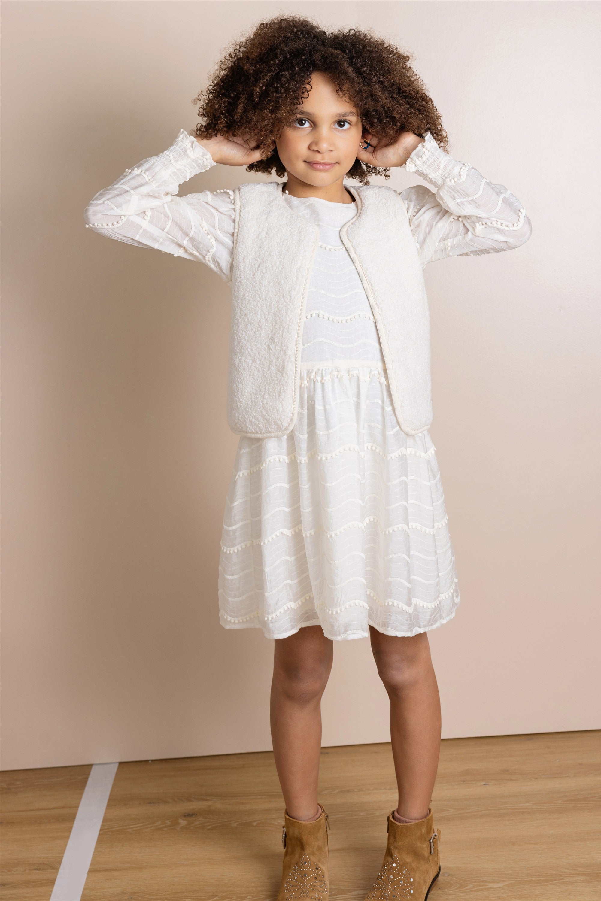 Meisjes Milly Dress L/SL with PomPom details van NoNo in de kleur Pearled Ivory in maat 134-140.