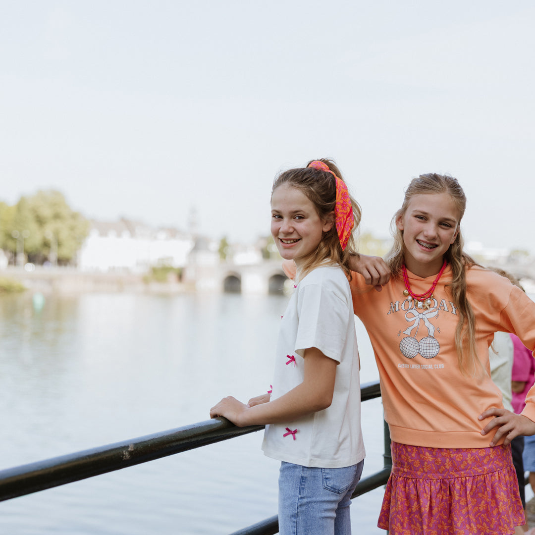 Meisjes T-shirt, loose fit van No Way Monday in de kleur Off white in maat 164.
