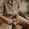 Jongens 2 pc set, loose fit, Shirt ss, Shorts van Koko Noko in de kleur Pebble in maat 128.