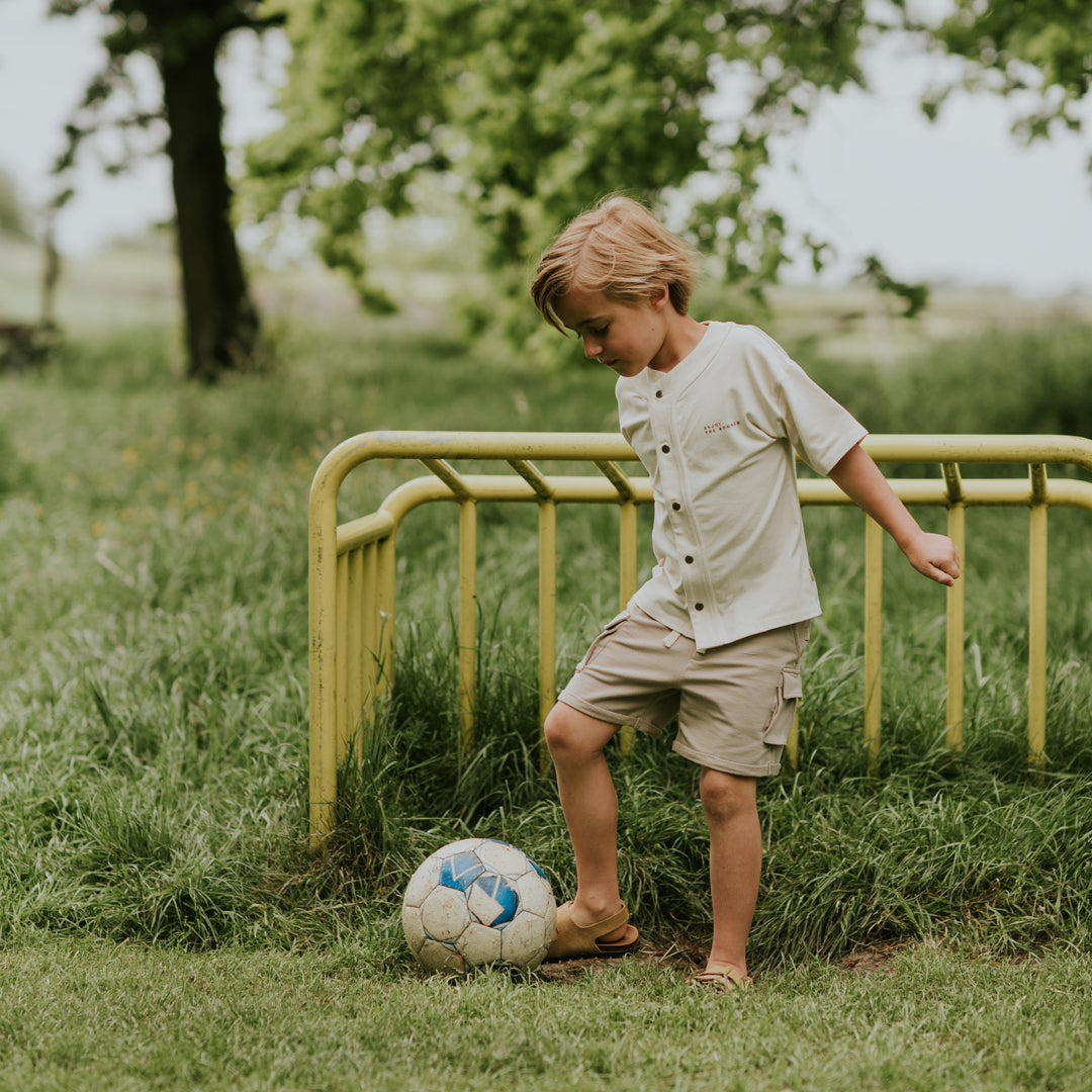 Jongens Jogging shorts, cargo van Koko Noko in de kleur Sand in maat 128.