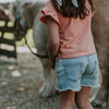 Meisjes Jeans shorts, loose fit van Koko Noko in de kleur Blue jeans in maat 128.