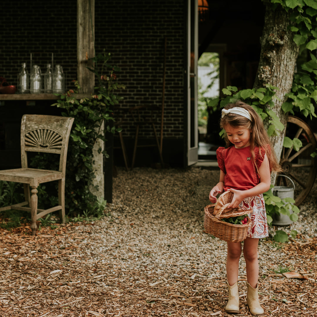 Meisjes T-shirt van Koko Noko in de kleur Brique in maat 128.