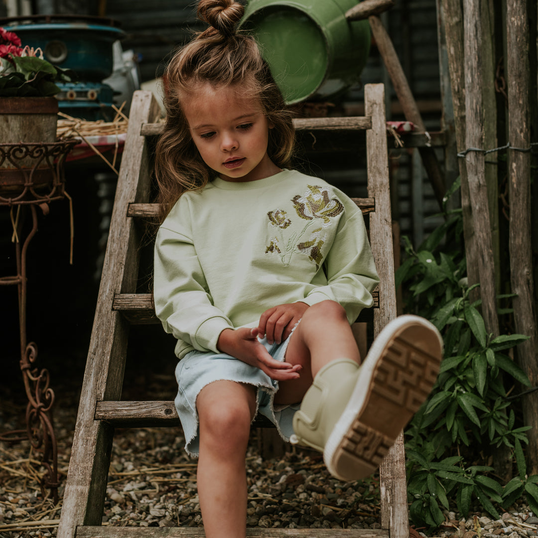 Meisjes Sweater van Koko Noko in de kleur Pistachio green in maat 128.