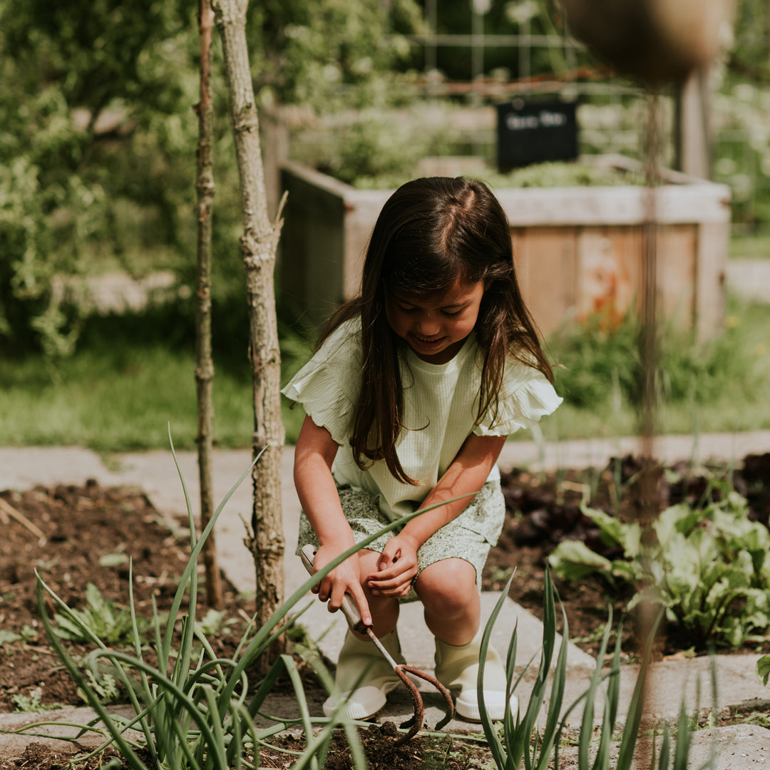 Meisjes T-shirt, loose fit van Koko Noko in de kleur Pistachio green in maat 128.