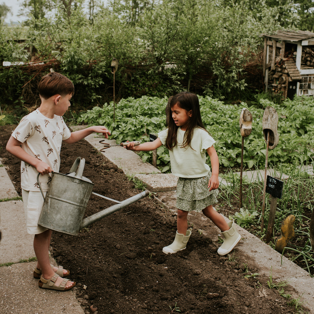 Meisjes T-shirt, loose fit van Koko Noko in de kleur Pistachio green in maat 128.