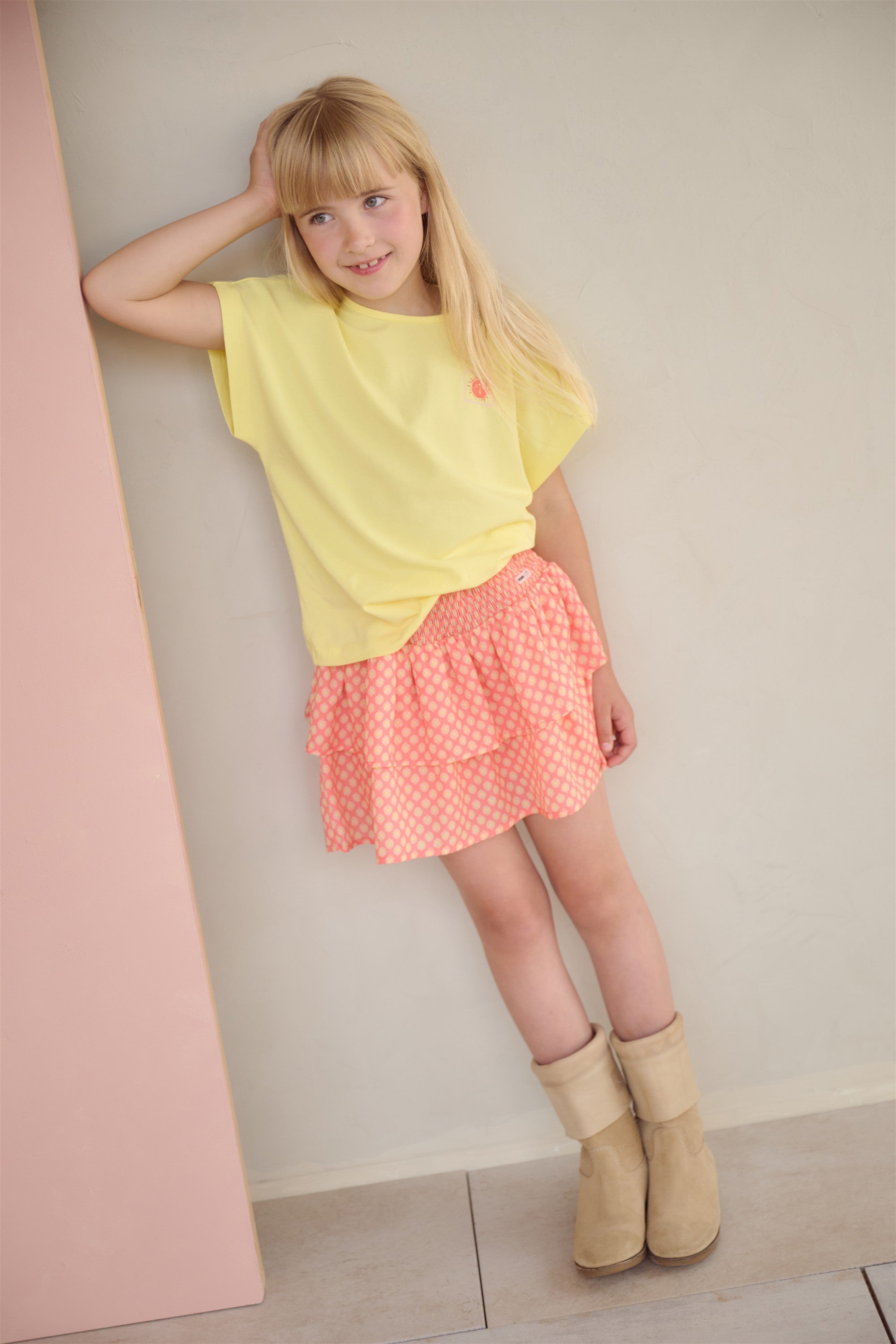 Meisjes Nika AOP smocked skirt van NoNo in de kleur Orange Coral in maat 134-140.