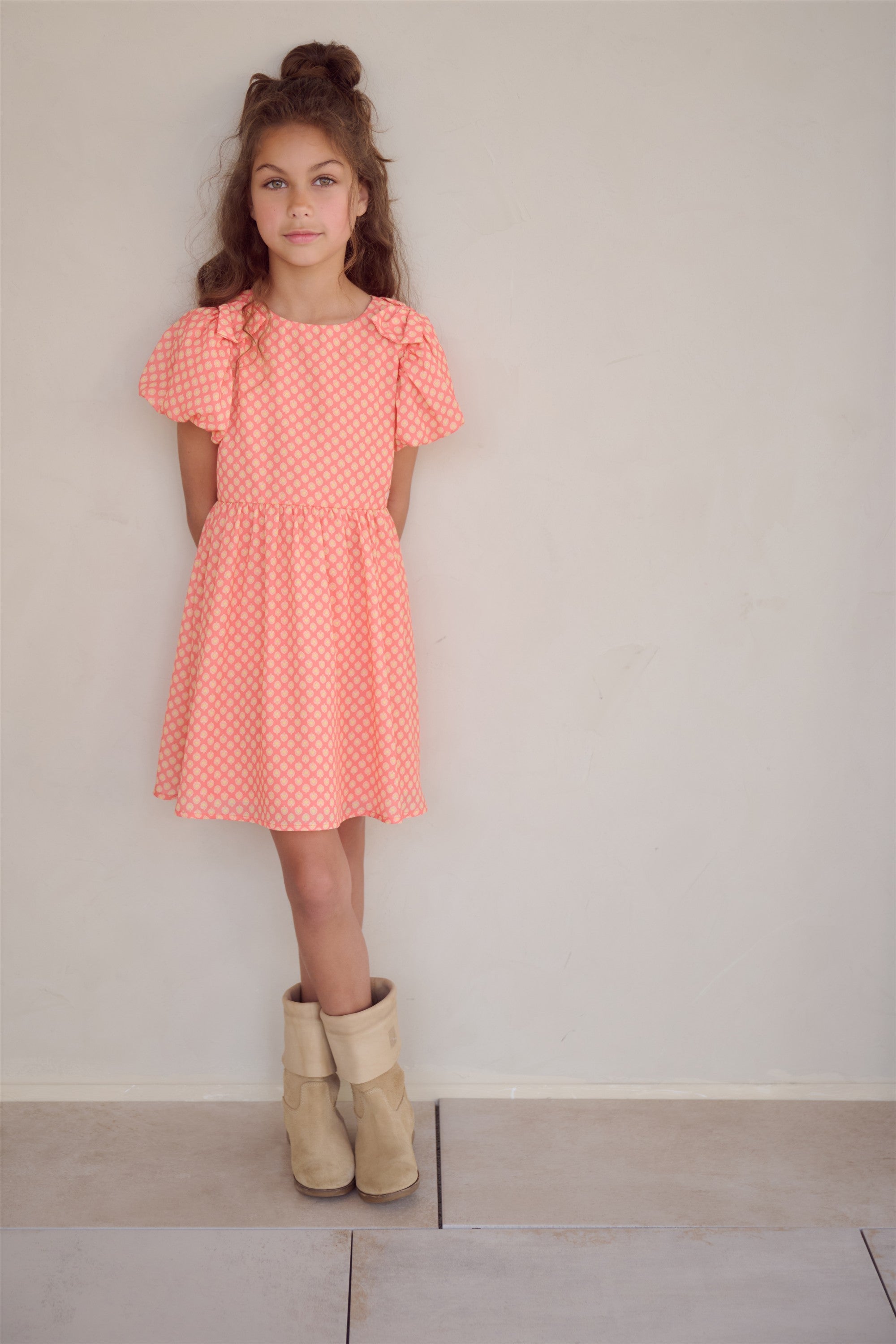 Meisjes Milly AOP dress with bow detail van  in de kleur Orange Coral in maat 134-140.