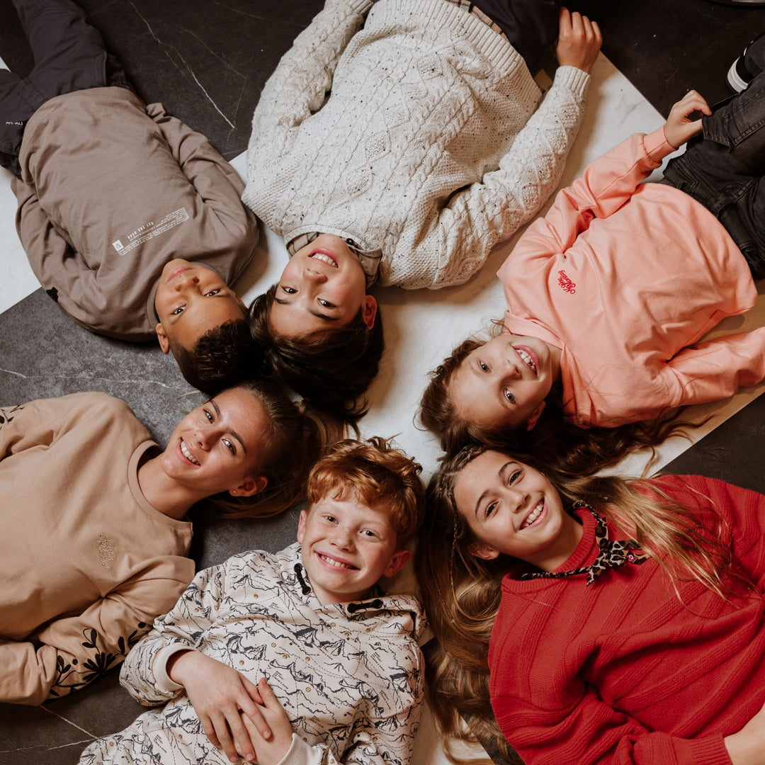 Meisjes Sweater van No Way Monday in de kleur Taupe in maat 164.