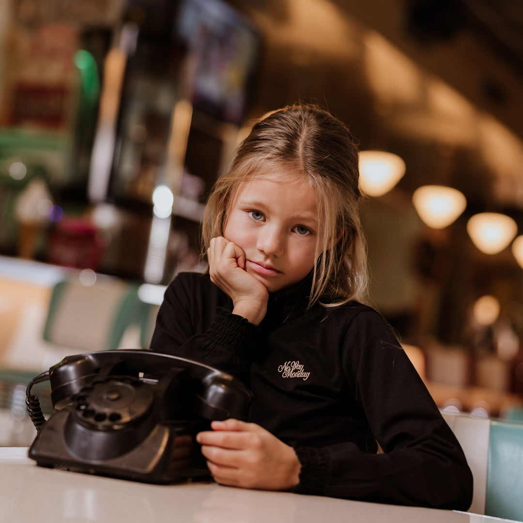 Meisjes T-shirt ls van No Way Monday in de kleur Black in maat 164.