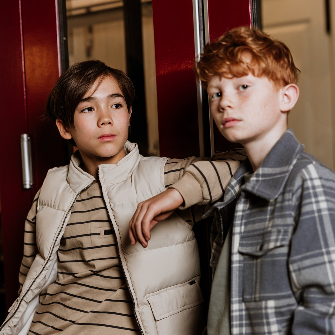 Jongens Bodywarmer van No Way Monday in de kleur Light grey in maat 164.