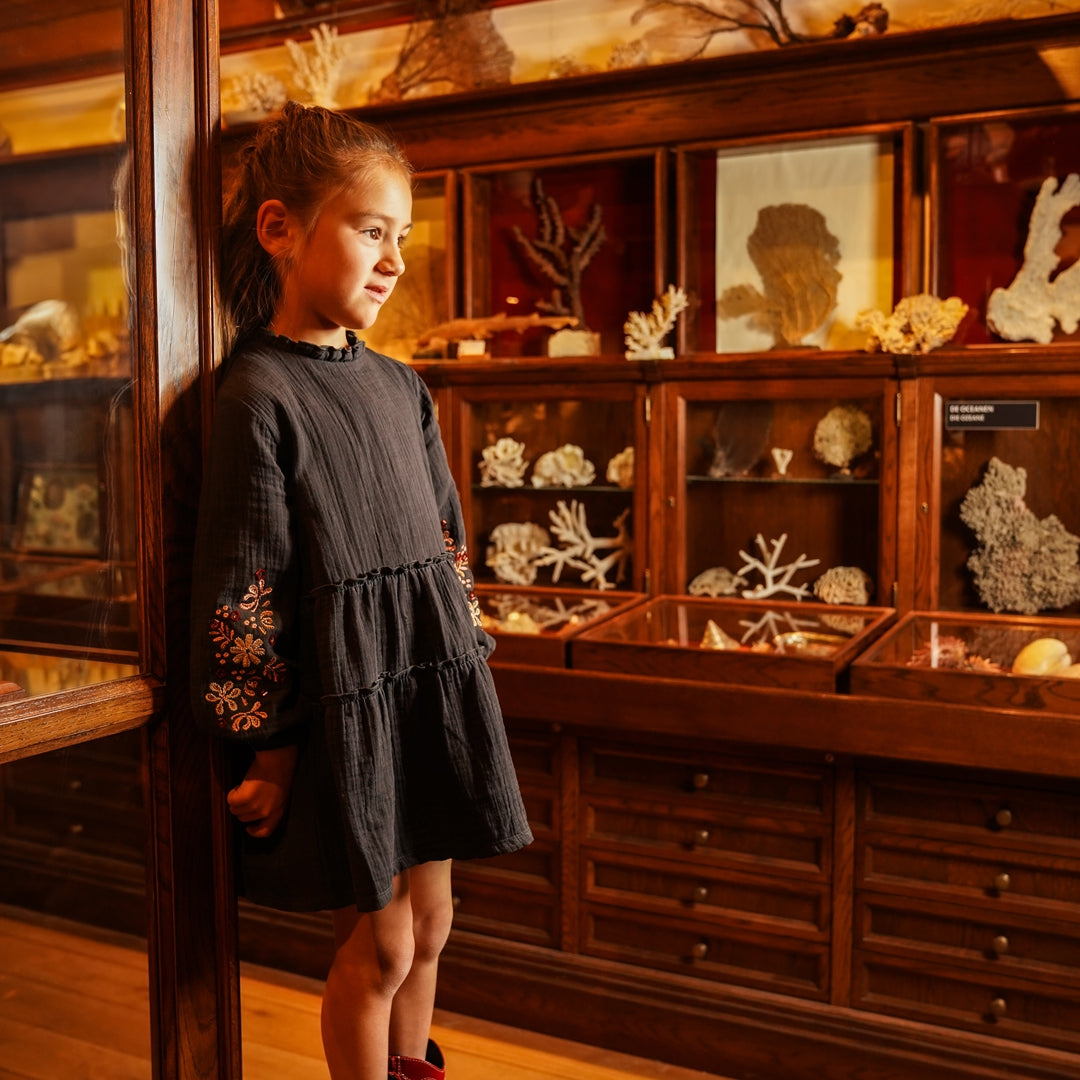 Meisjes Dress ls van Koko Noko in de kleur Faded black in maat 128.