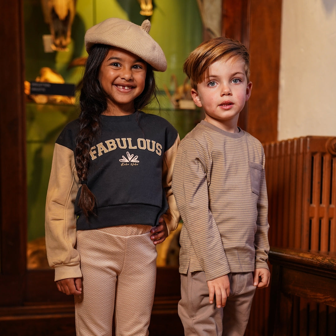 Meisjes Sweater loose fit cropped van Koko Noko in de kleur Faded black in maat 128.