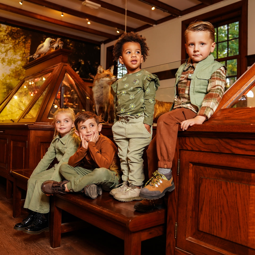 Meisjes T-shirt ls van Koko Noko in de kleur Army green in maat 128.