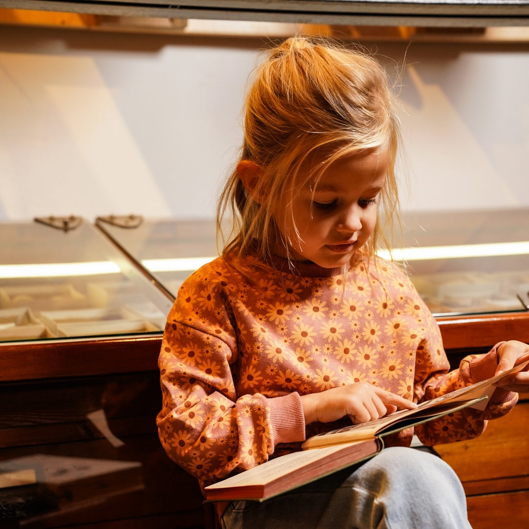 Meisjes Sweater dropped shoulder van Koko Noko in de kleur  Dark old pink in maat 128.