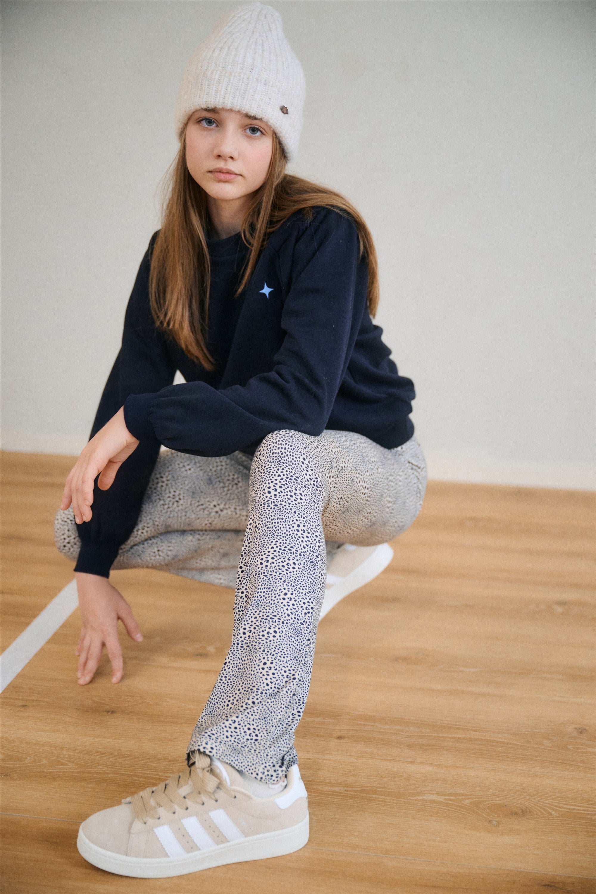 Meisjes Kaila Furry Sweat with contrast cuffs van NoBell in de kleur Navy Blazer in maat 170-176.