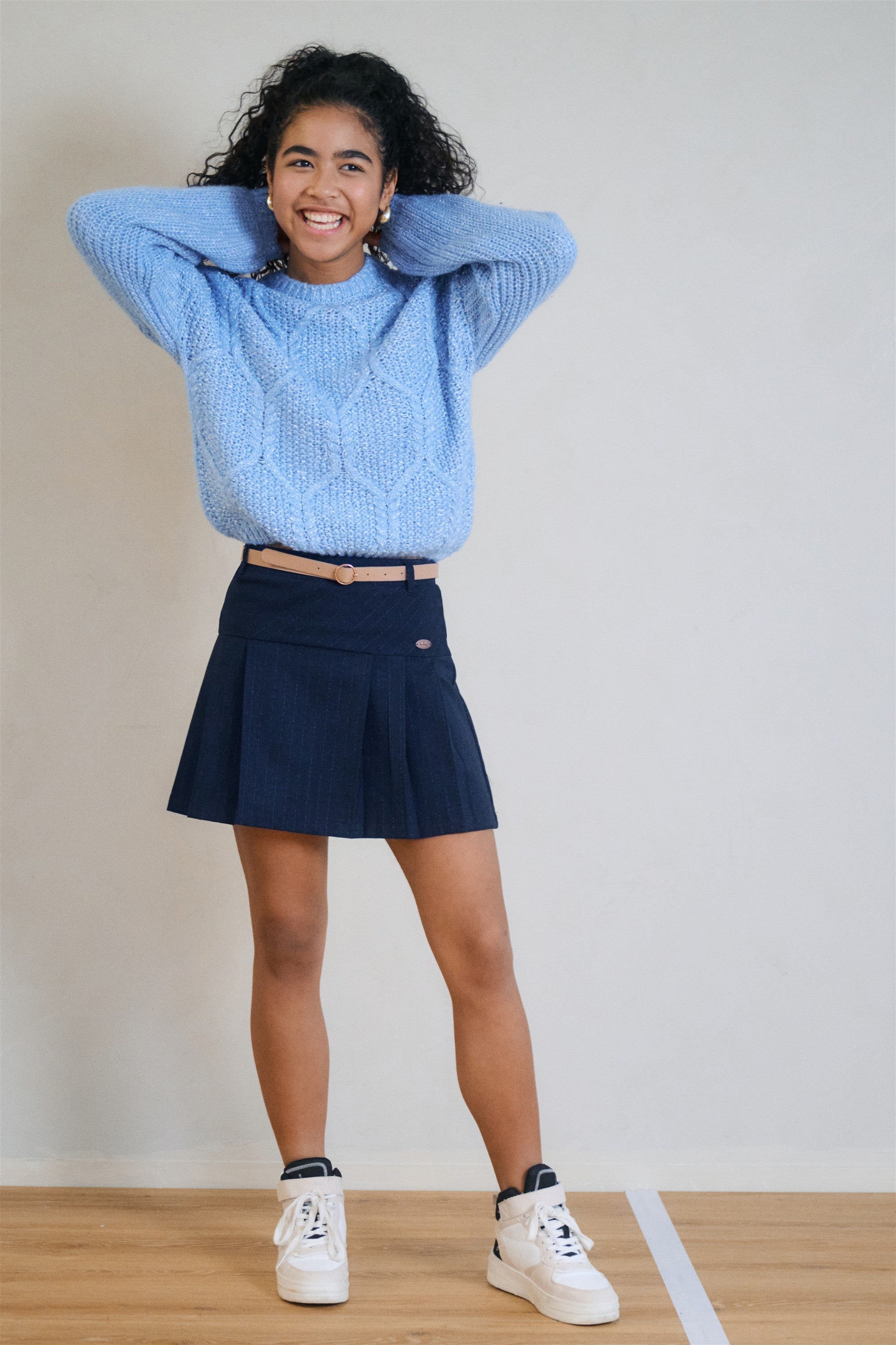 Meisjes Katy Nebs Yarn Knitted Cable sweater van NoBell in de kleur Bright Sky in maat 170-176.