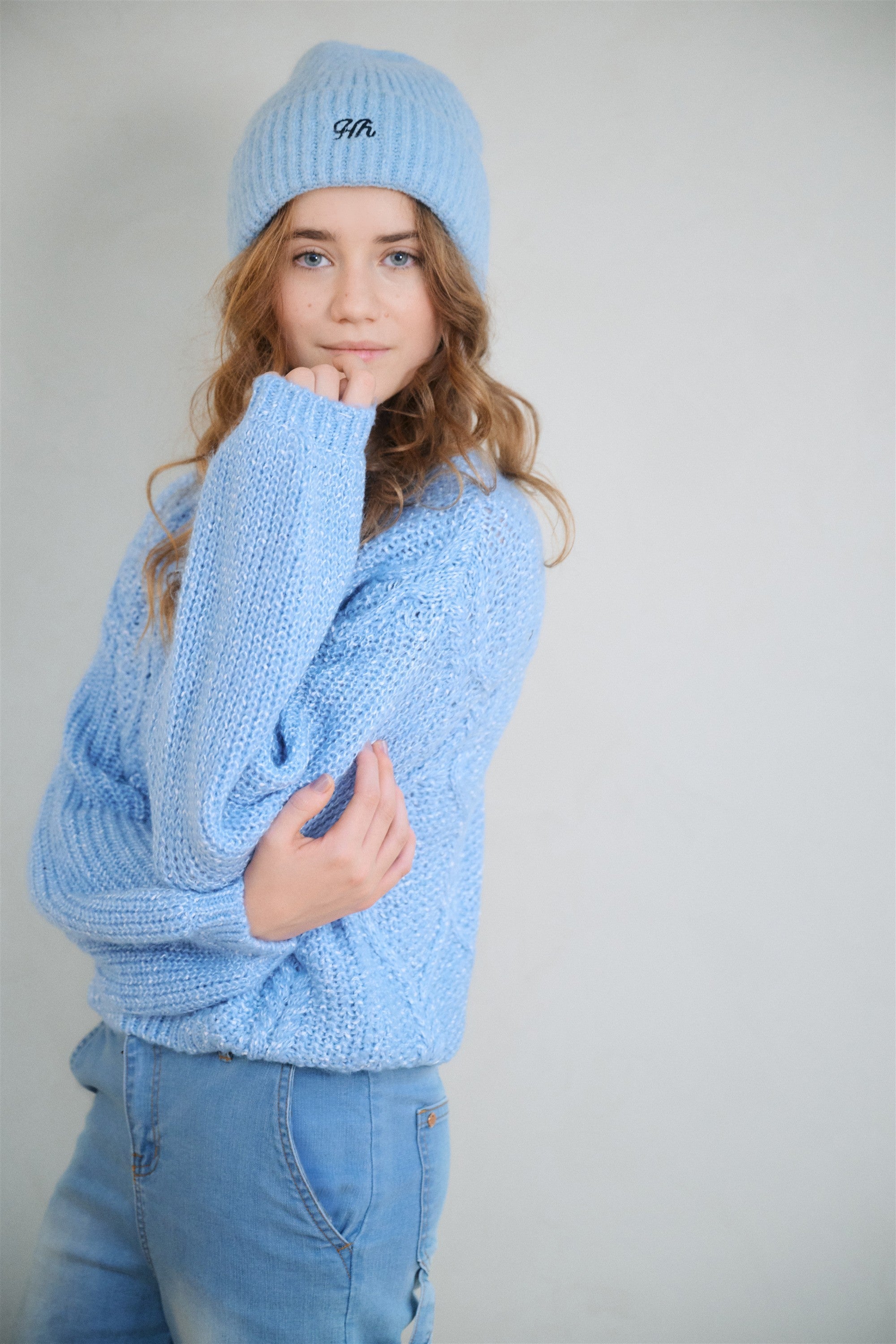 Meisjes Katy Nebs Yarn Knitted Cable sweater van NoBell in de kleur Bright Sky in maat 170-176.