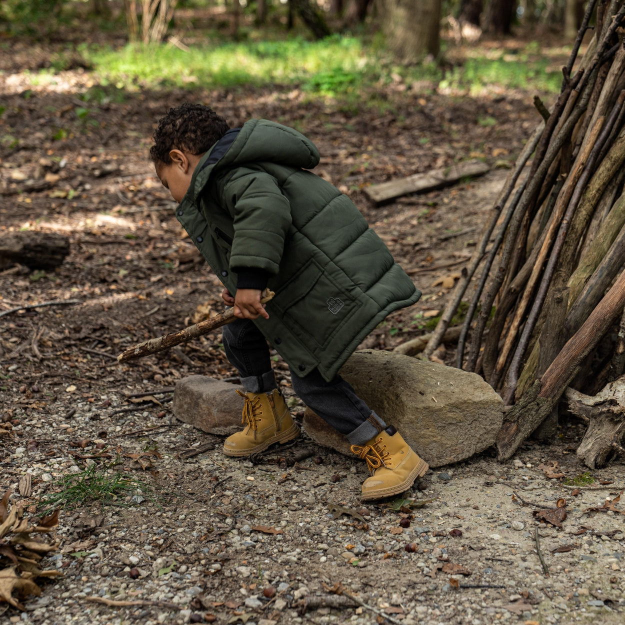 Jongens Jacket puff parka with hood water repellent van Koko Noko in de kleur Dark green in maat 128.