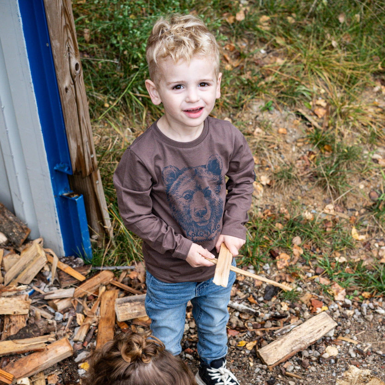 Jongens T-shirt ls van Koko Noko in de kleur  Dark brown in maat 128.