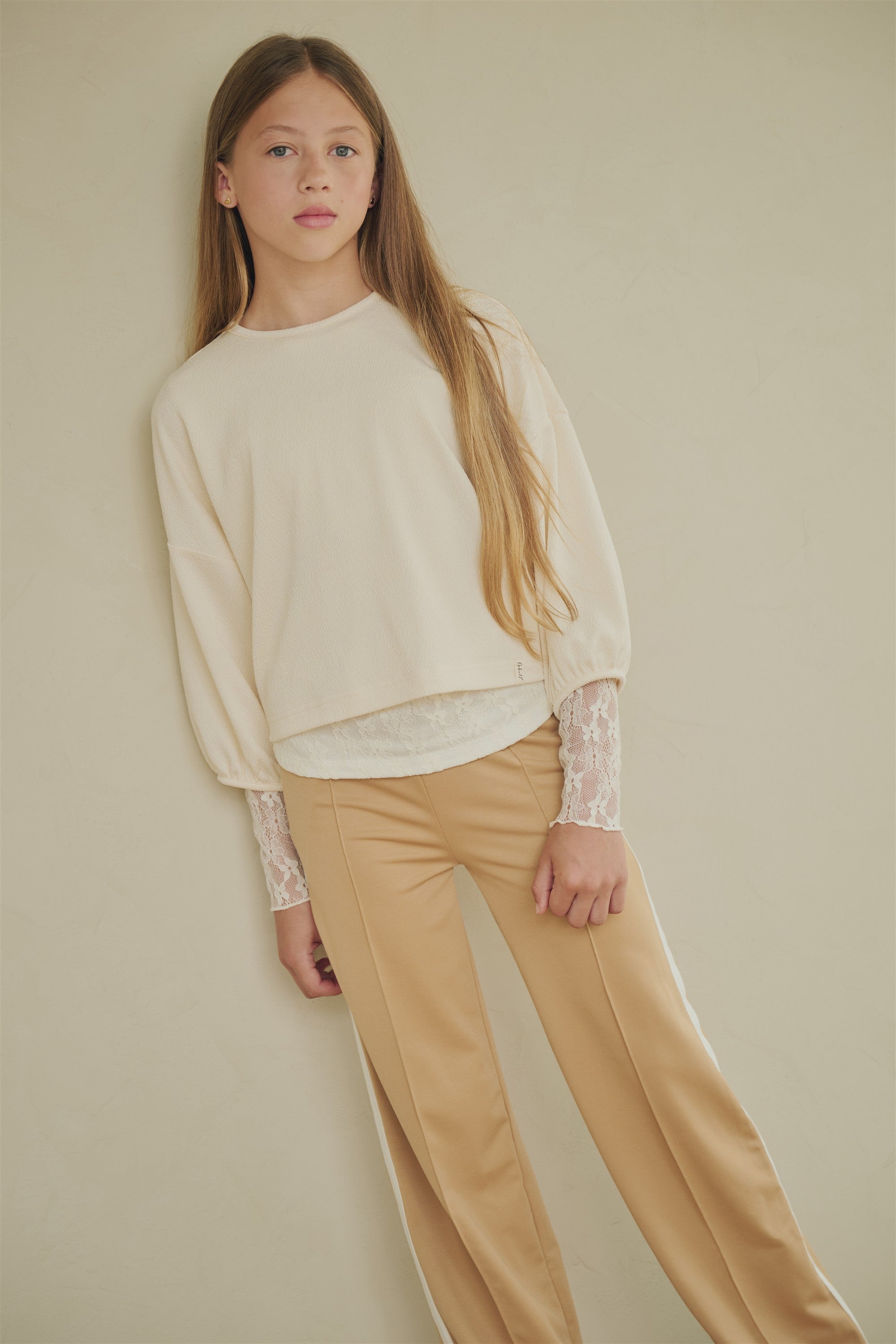 Meisjes Kess Oversized Cropped Top van Girls Teens in de kleur Pearled Ivory in maat 170-176.