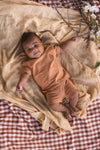 Unisexs PANTS GIAN van Quapi Newborn in de kleur Rust in maat 74.