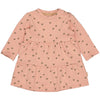 Meisjes Dress CARLAQNBW23 van Quapi Newborn in de kleur AOP Brown Soft Hearts in maat 68.