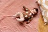Meisjes Pants CIARAQNBW23 van Quapi Newborn in de kleur Camel Soft in maat 68.