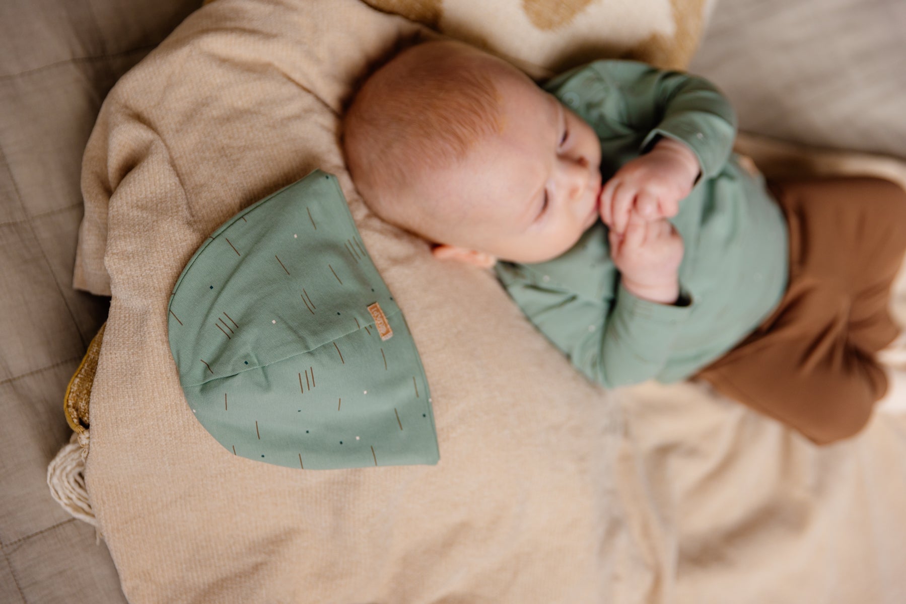Jongens Hat CONRADQNBW23 van Quapi Newborn in de kleur AOP Mint Warmlines in maat ONESIZE.