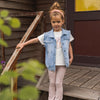 Meisjes Jeans jacket sleeveless van Koko Noko in de kleur Blue jeans in maat 128.