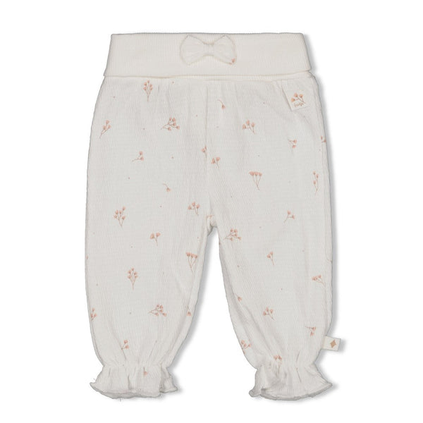 Meisjes Broek crinkle AOP - Delicate Flower van Feetje in de kleur Offwhite in maat 62.