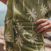 Jongens Beach Palms | Shorts van Salted Stories in de kleur Iguana in maat 122-128.