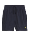 Jongens Plain Swim Short van Lyle & Scott in de kleur Z271 Dark Navy in maat 170-176.
