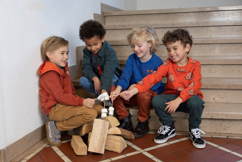 Sturdy Longsleeve - Chasing Trails