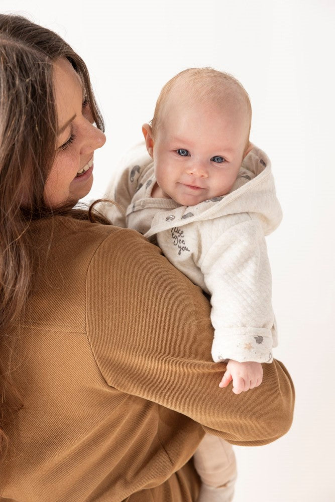 Unisexs Omkeerbaar jasje met capuchon AOP - Sea Sweeties van Feetje in de kleur Offwhite melange in maat 62.