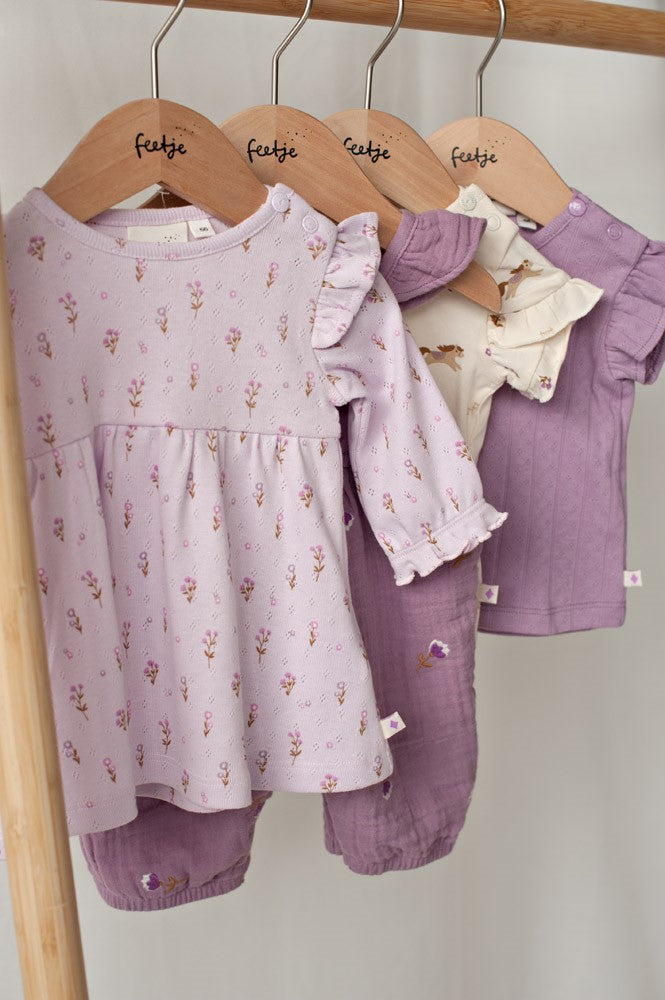 Meisjes Jurk pointelle rib AOP - Flower Ranch van Feetje in de kleur Lila in maat 86.