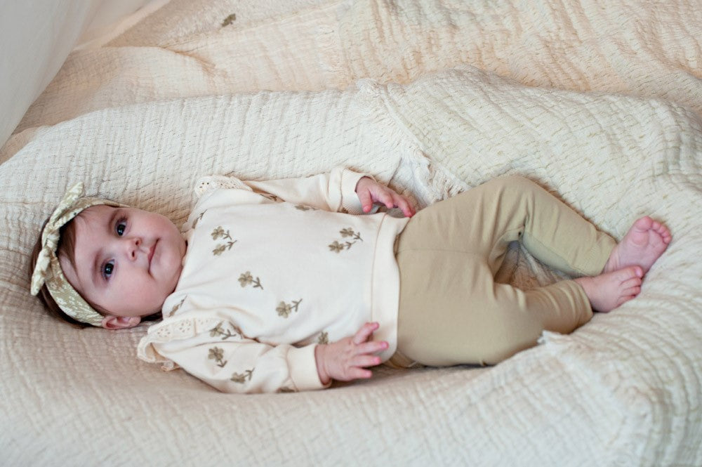 Meisjes Sweater AO embroidery relaxed fit - Let Your Dreams Blossom van Feetje in de kleur Offwhite in maat 86.