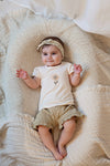 Meisjes T-shirt met crochet bloem - Let Your Dreams Blossom van Feetje in de kleur Offwhite in maat 86.