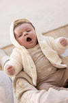 Unisexs Omkeerbaar teddy jasje met capuchon - Sleepy Sheepy van Feetje in de kleur Off White in maat 62.
