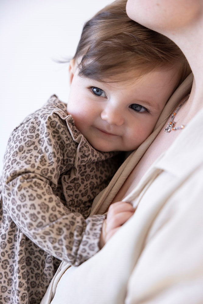 Meisjes Jurk AOP - Better Together van Feetje in de kleur Bruin in maat 86.