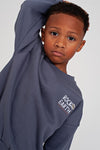 Jongens Sweater met backprint oversized - Rock the Earth van Sturdy in de kleur Blauw in maat 128.