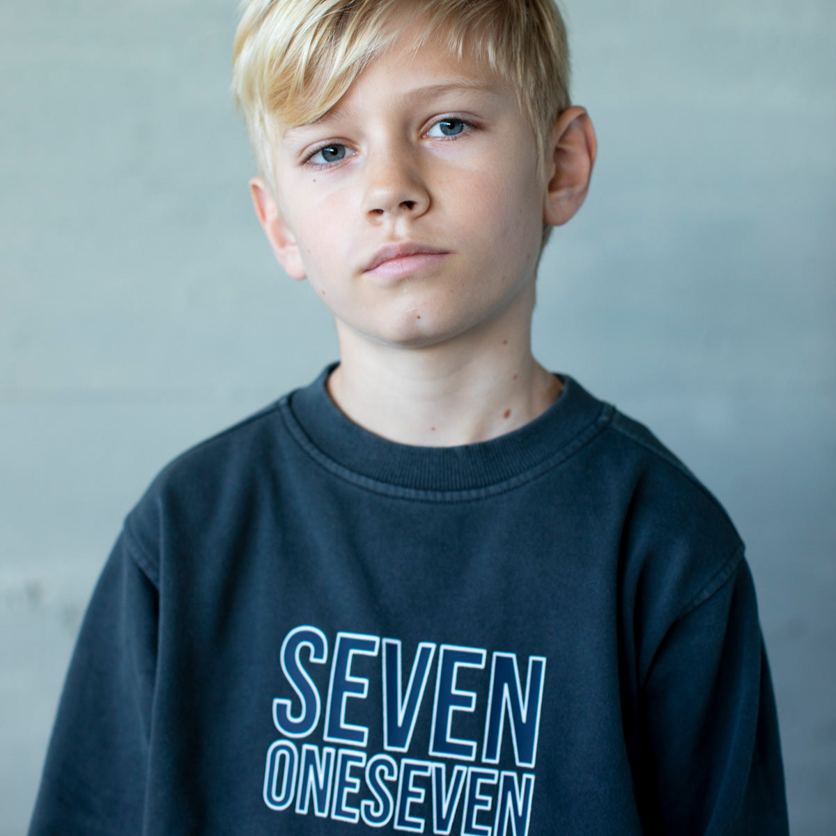 Jongens 717 sweater van SevenOneSeven in de kleur Antra in maat 170-176.