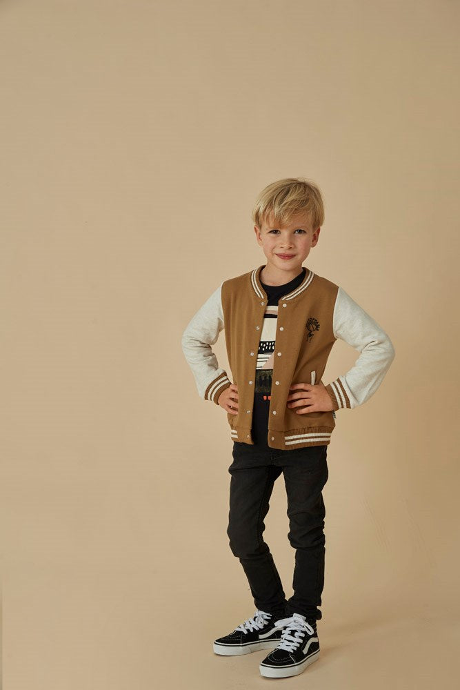 Jongens Sweatvest - Jump For Joy van Sturdy in de kleur Olijf in maat 128.