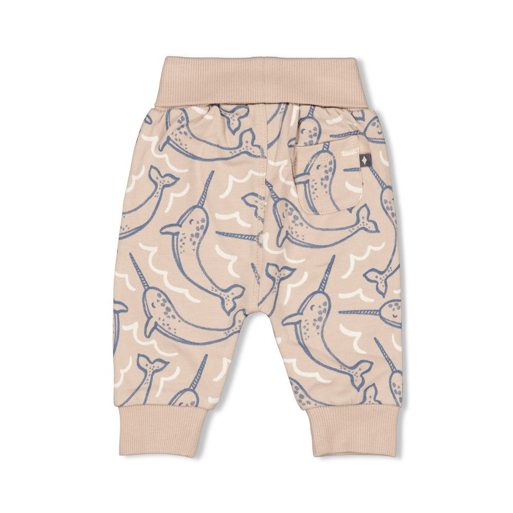 Jongens Broek AOP - Narwal van Feetje in de kleur Bruin in maat 86.