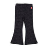 Meisjes Flared broek AOP - Queen Of Hearts van Jubel in de kleur Antraciet in maat 128.