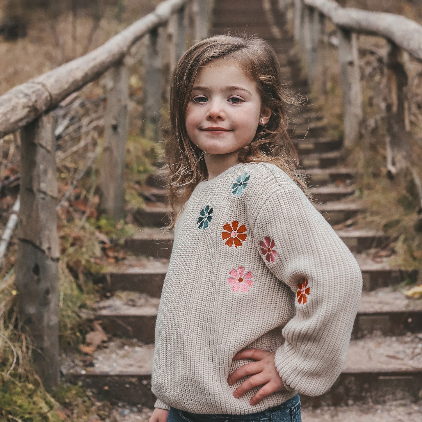 Meisjes Embroidered Flowers | Sweater van Your Wishes in de kleur Oyster Gray in maat 122-128.
